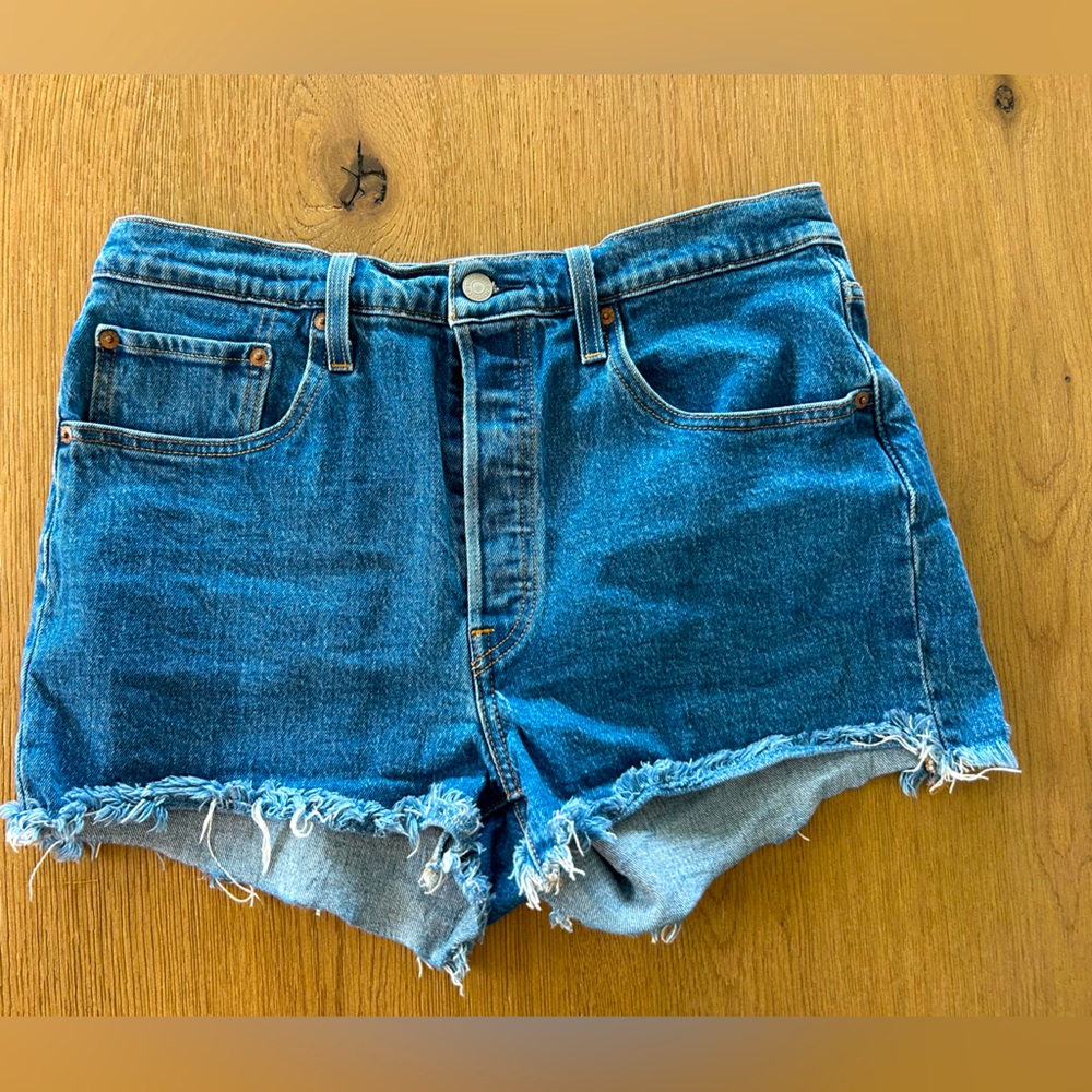 Levi’s Mom shorts - Picture 1 of 4